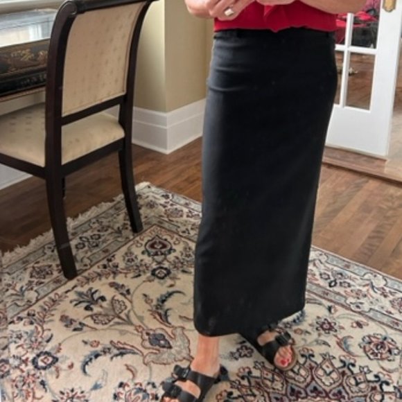 Long black skirt - Picture 2 of 5